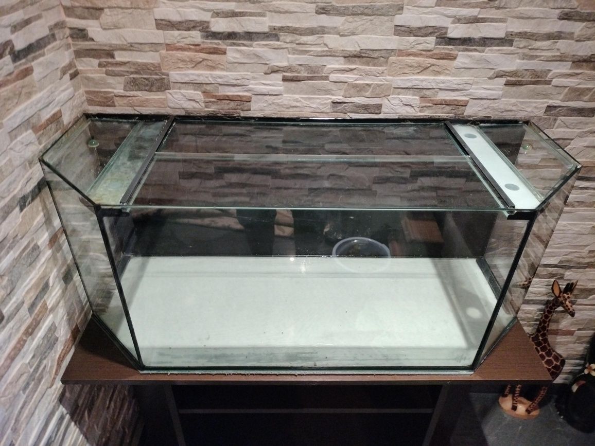 Aquário Multifacetado construído pela Scalare. 120 litros aprox.