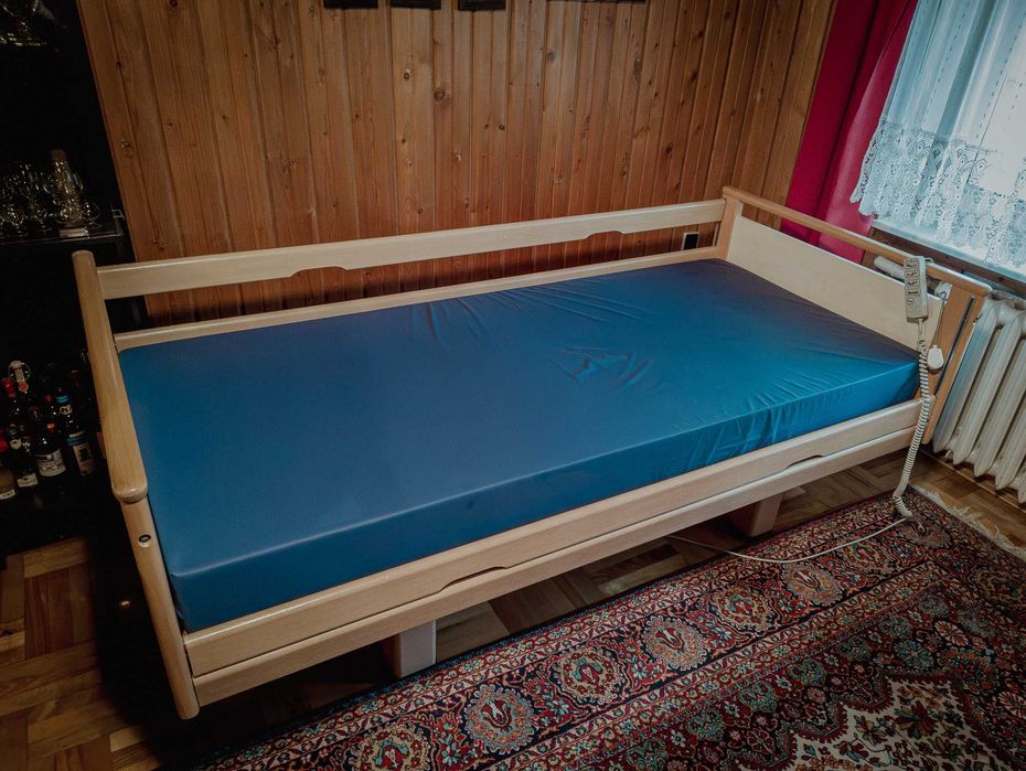 łózko rehabilitacyjne DEWERT wraz z materacem odleżynowym