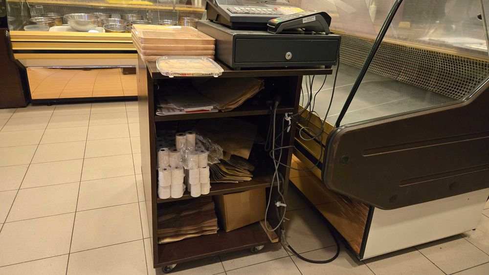 Wyposażenie sklepu mięsnego - chłodziarki, krajalnice, wagi, meble