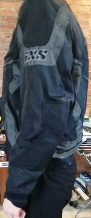 Продам мотокуртку чоловічу