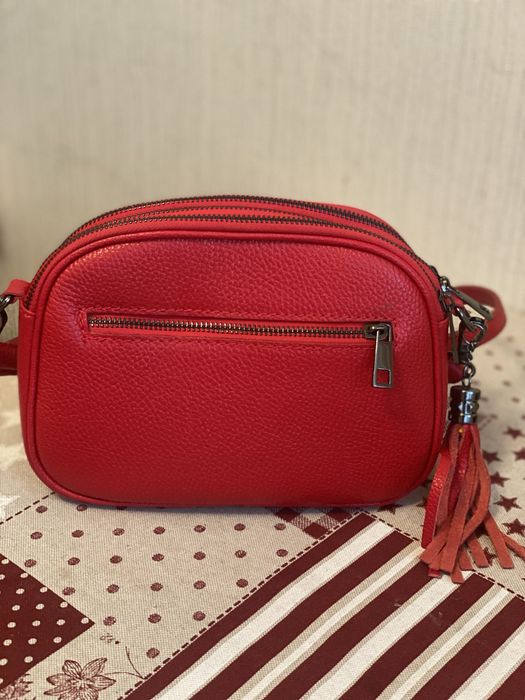 Продам  жіночу червону шкіряну сумку! Преміум якості!