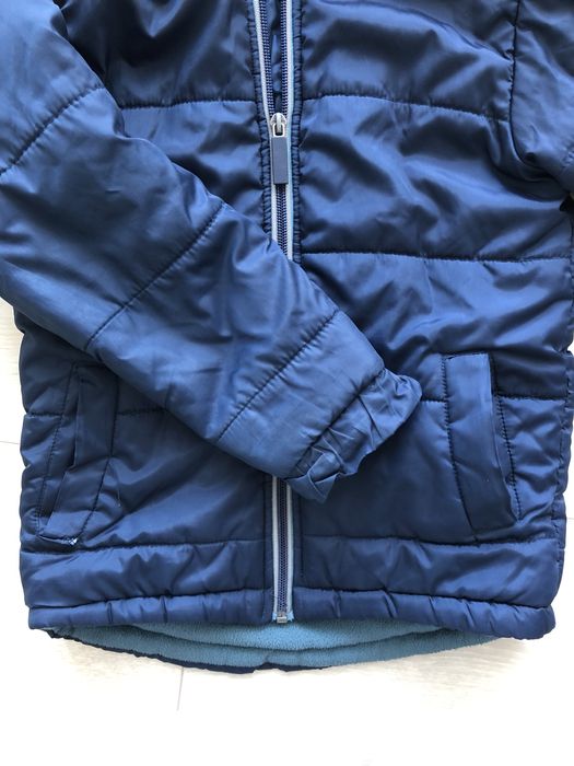 Casaco impermeável com capuz azul