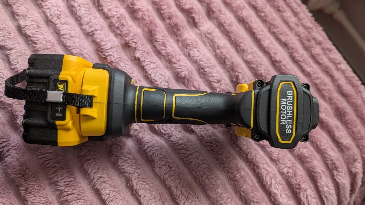 Wkrętarka DeWalt zestaw bez walizki.