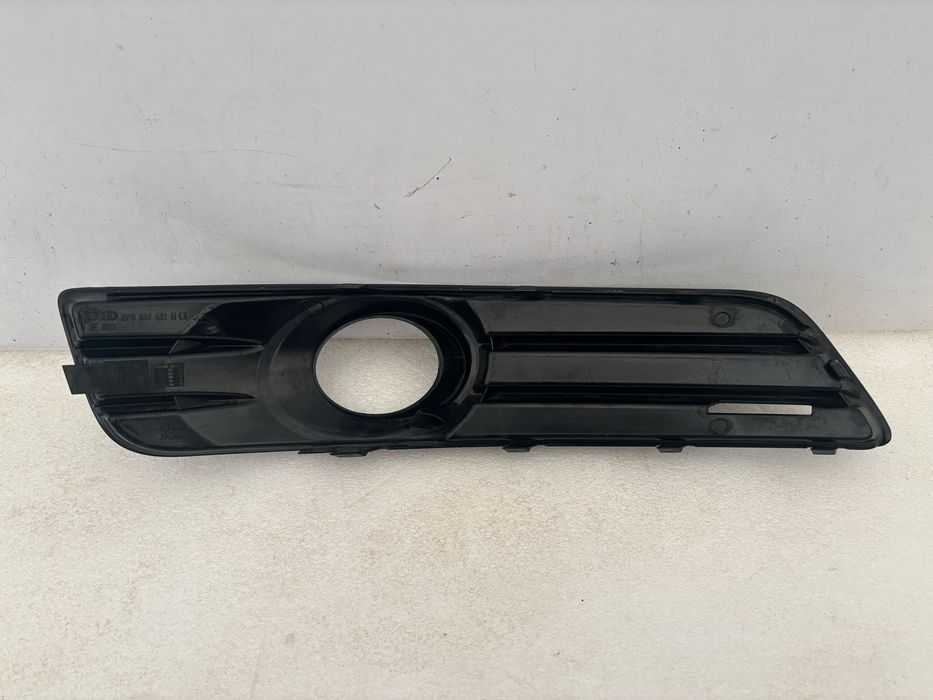 Audi A3 8P lift 08-12 kratka zderzaka lewy przód lewa przednia ramka