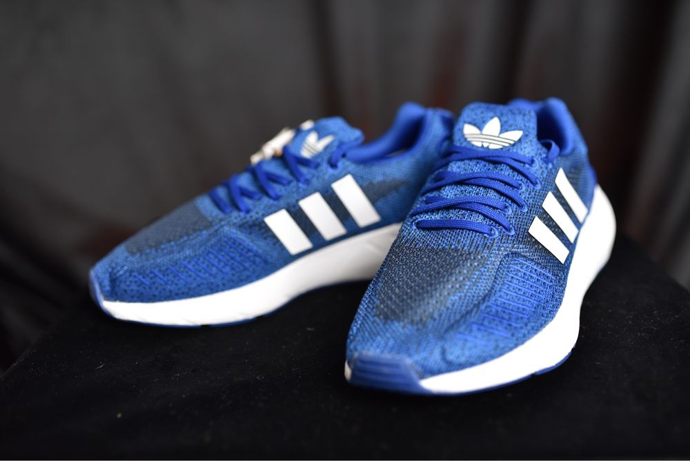 Кросівки Adidas Swift Run 22