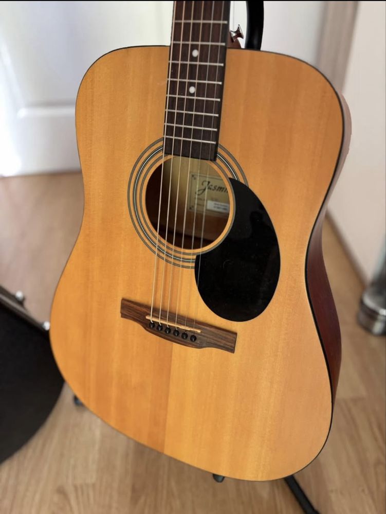 Gitara akustyczna Jasmine S‑35 – twardy futerał + statyw