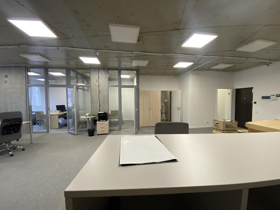 Завжди є світло! 118м2 с ремонтом в БЦ вул. Костянтинівська, Подол