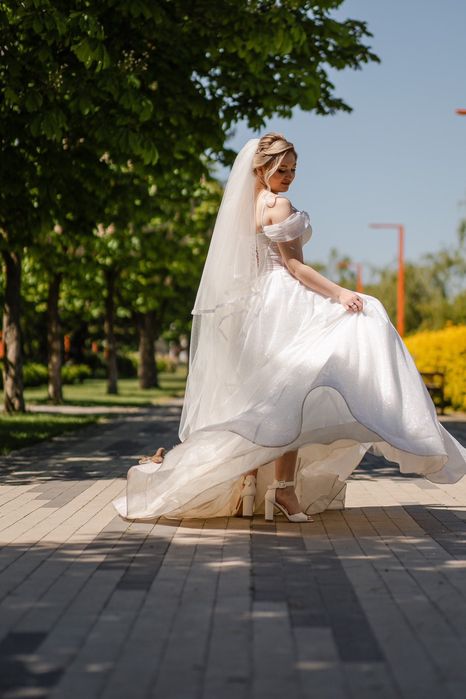 Продам свадебное платье.   Отличное состояние.  Подойдёт на размер S,M