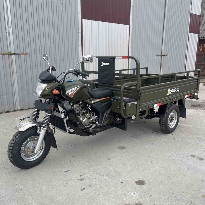 Бензиновий трицикл Dozer модель 250