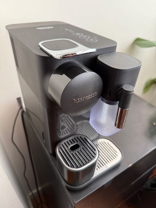 Nespresso Latissima One (como nova)