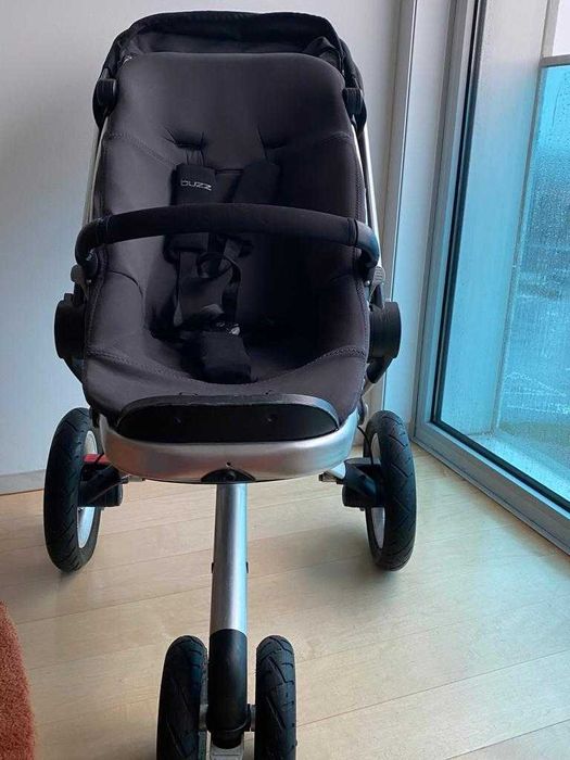 Carro de Passeio "Quinny" cor preto + Babycoq Maxi Cosi