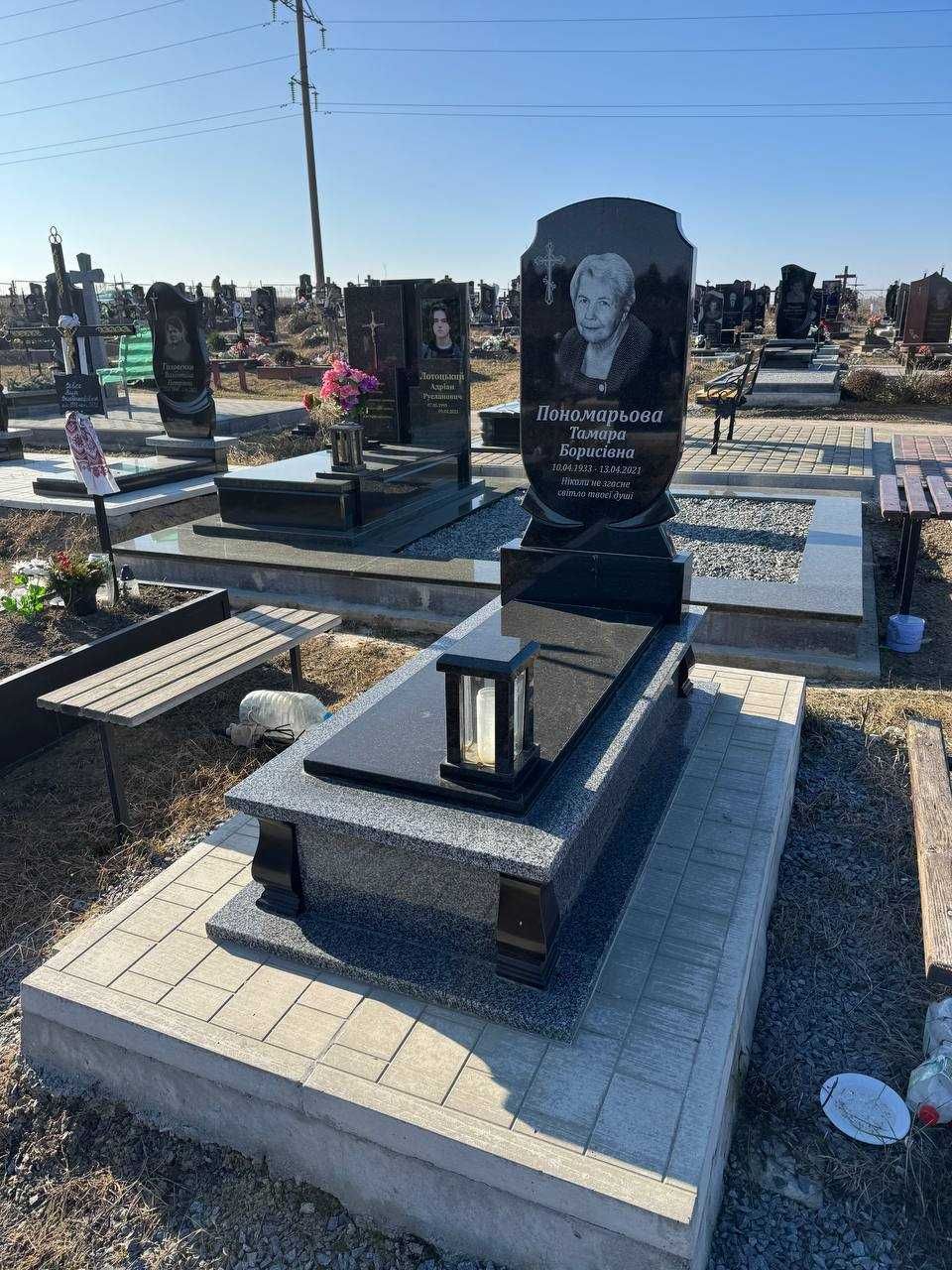 Пам'ятники з НАТУРАЛЬНОГО ГРАНІТУ | Одинарні | Комбіновані | Елітні