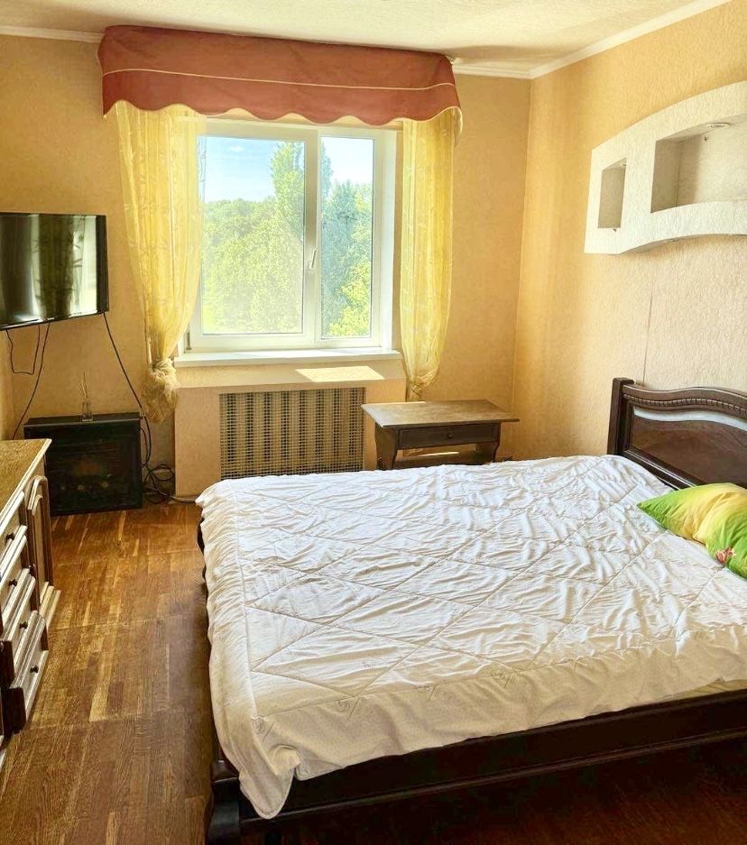 Продам  3-х кімнатну квартиру  нижній ДНС