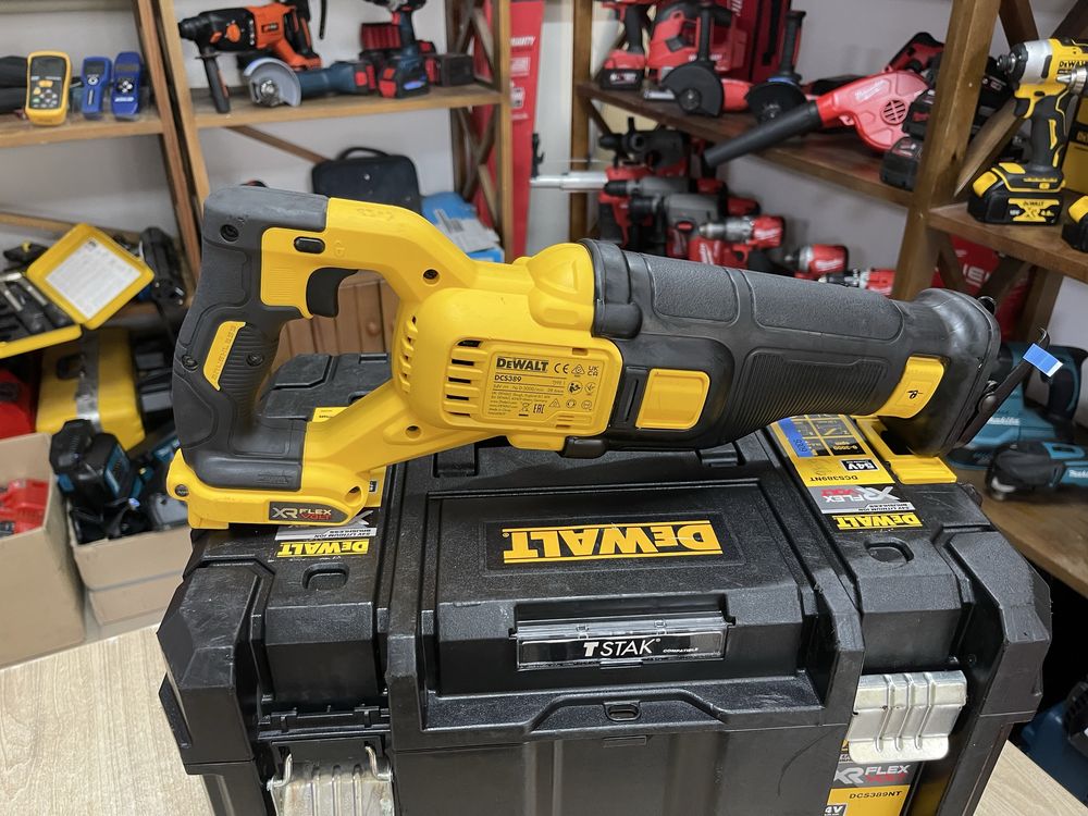 Dewalt DCS389 / вживана безщіткова шабельна пила Девольт