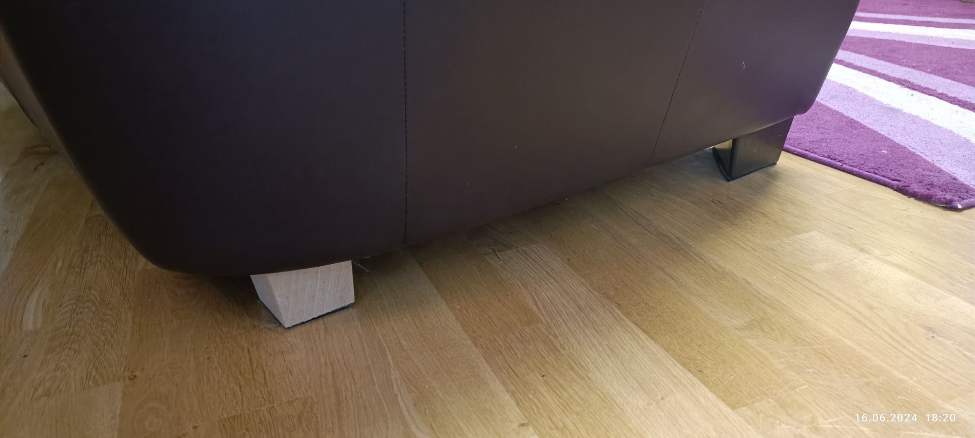 Skórzana sofa z funkcją spania na sprężynach