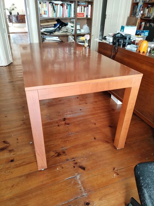 Mesa de madeira extensível