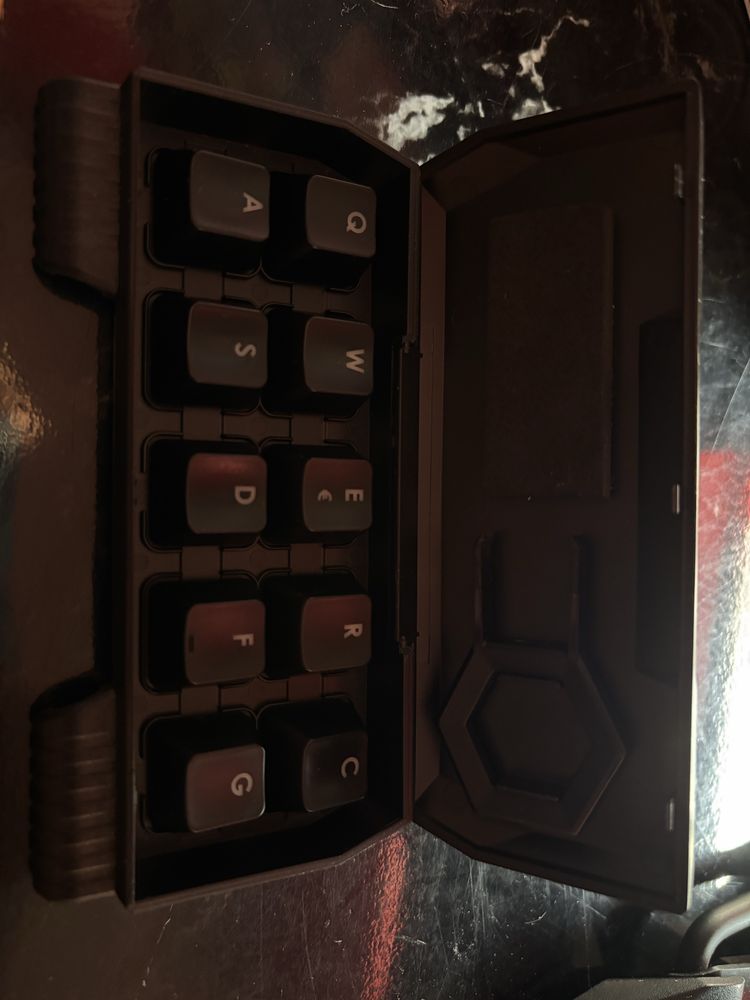 G.Skill Ripjaws KM780 Teclado Mecânico Gaming Cherry MX Red