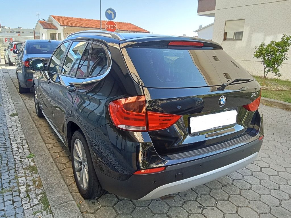 BMW X1 Sdrive 18D ano 2013 impecável a nível geral