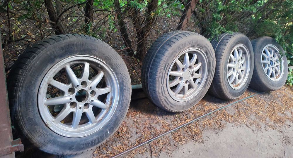 Felgi 15 z oponami;  BMW E36, całoroczne