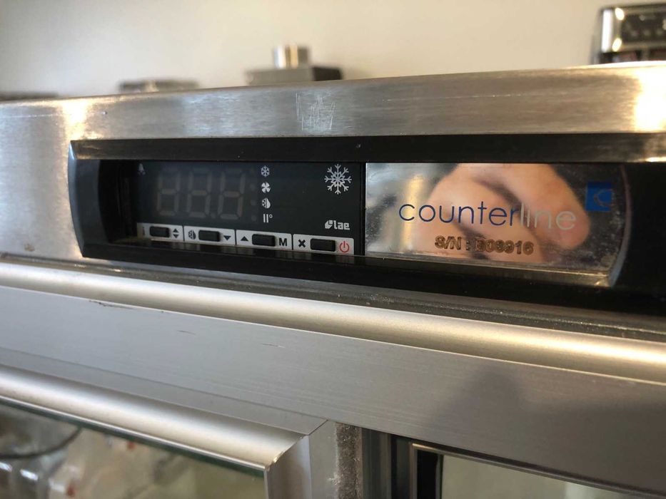 Холодильник вертикальний | Холодильна вітрина Counterline