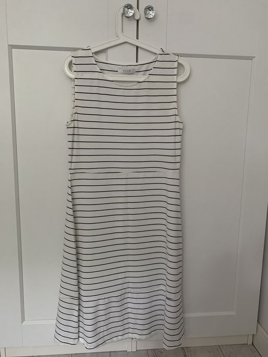 biała sukienka w granatowe paski bez rękawów vila