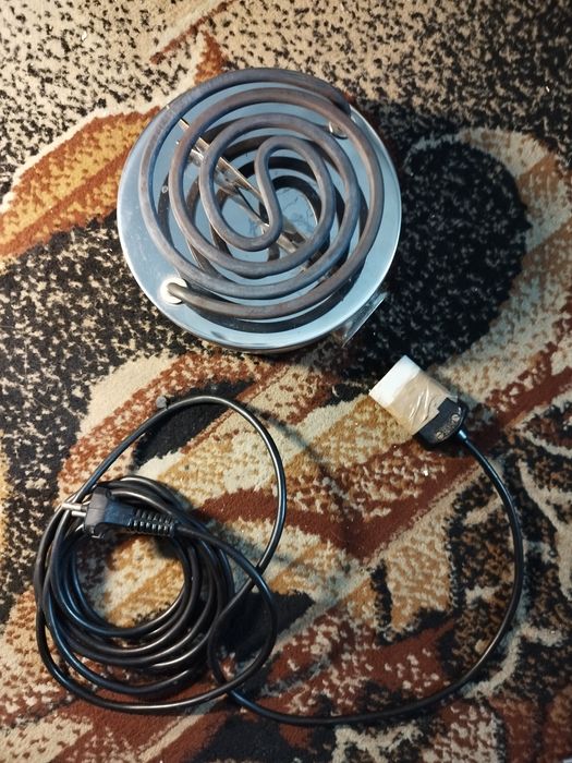 Kuchenkę elektryczną z czasów PRL-u Predom