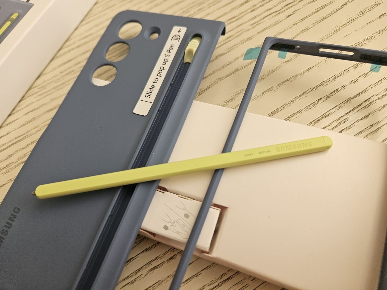 Оригінальний чохол на Samsung Galaxy Fold 5 зі стілусом