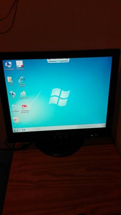 Monitor Asus LCD de 20 Polegadas