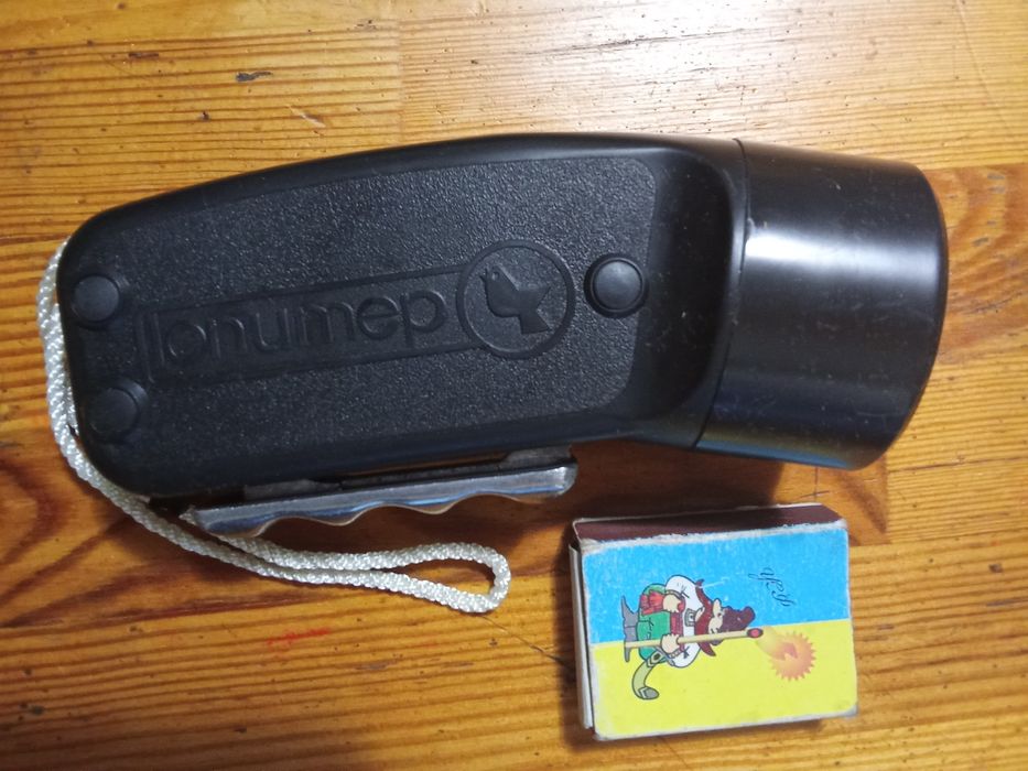 Фонарик ручной динамический , жук , жучок.