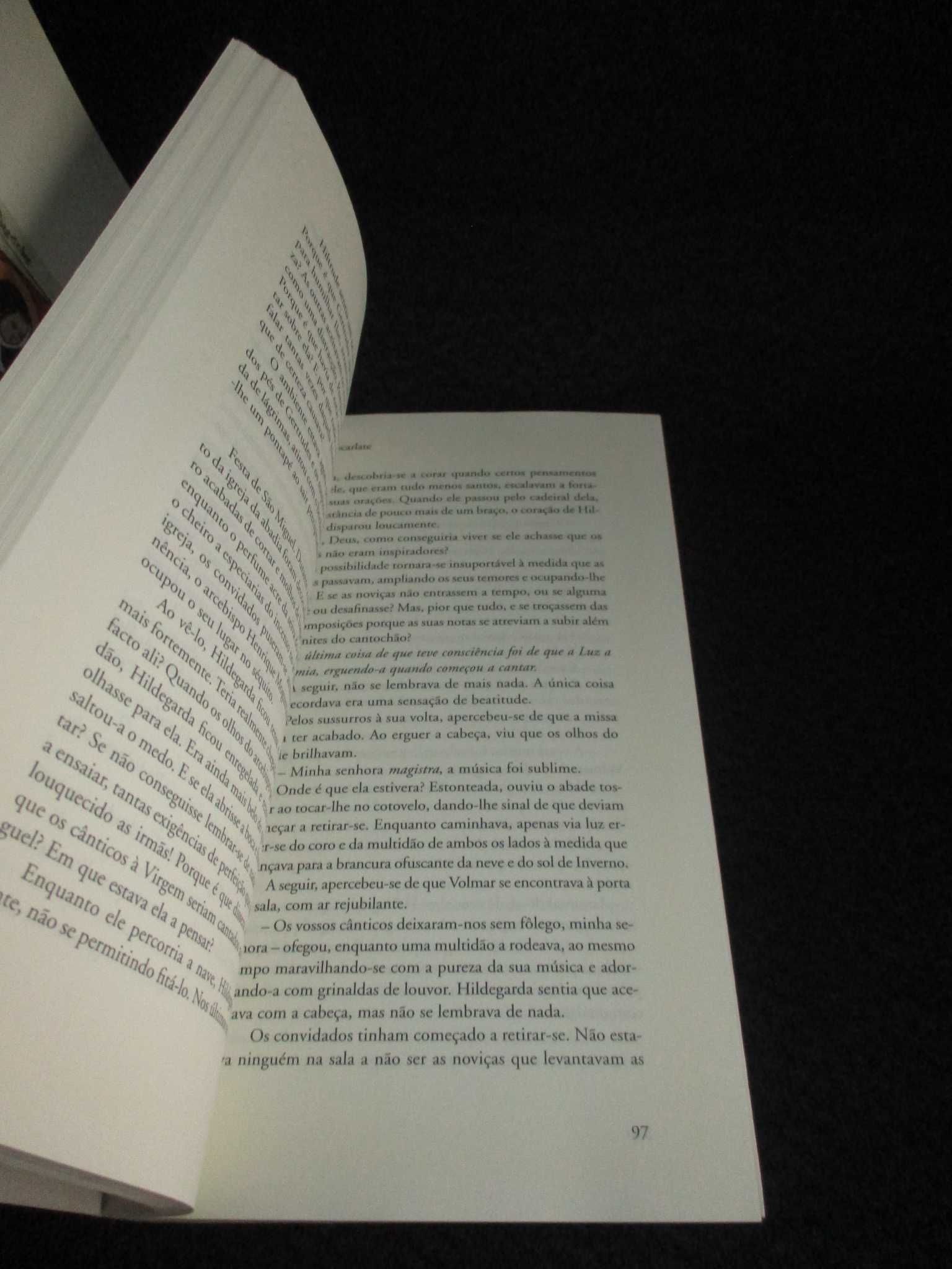 Livro Música Escarlate Joan Ohanneson