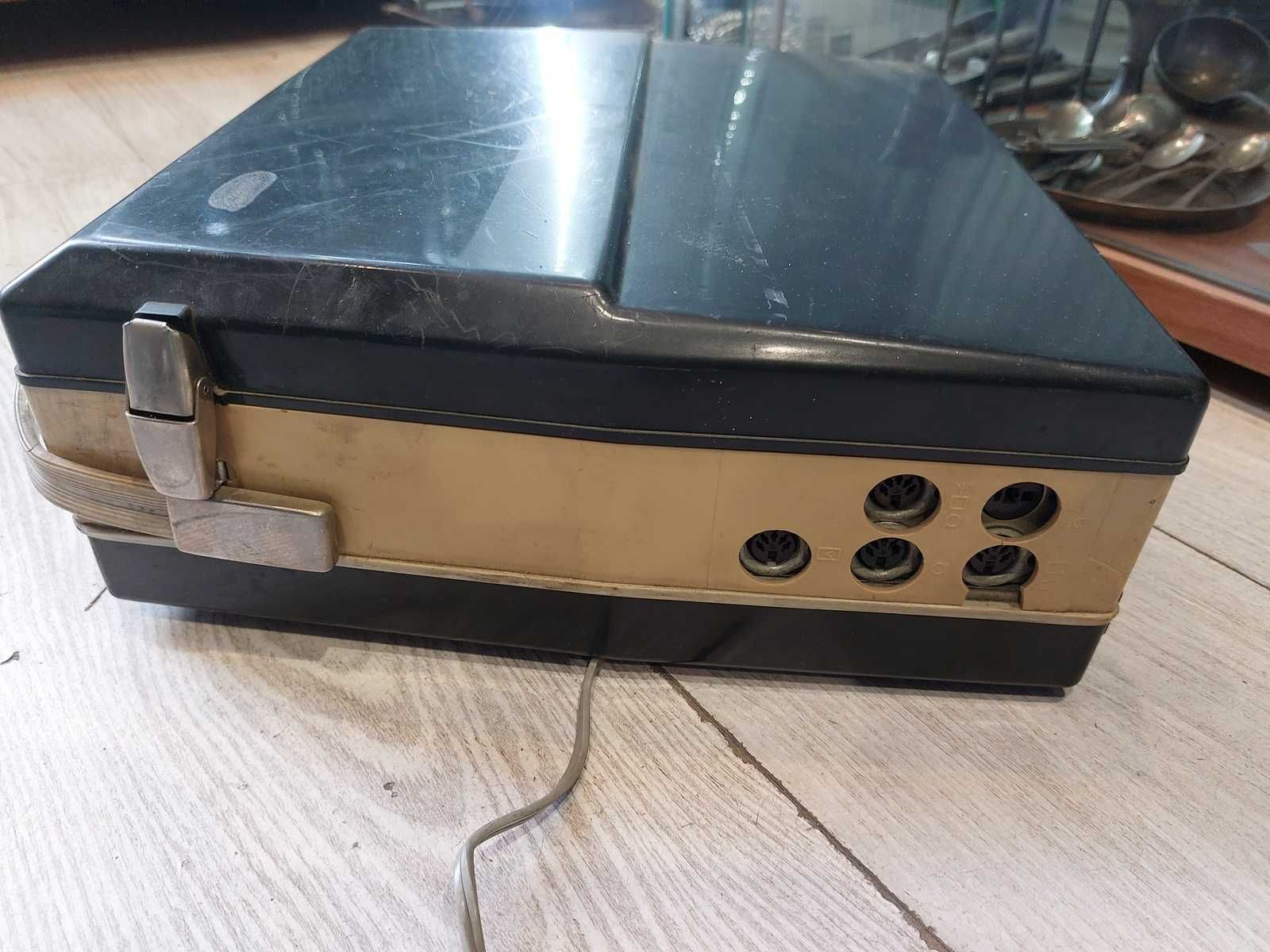 Magnetofon szpulowy Tesla B42