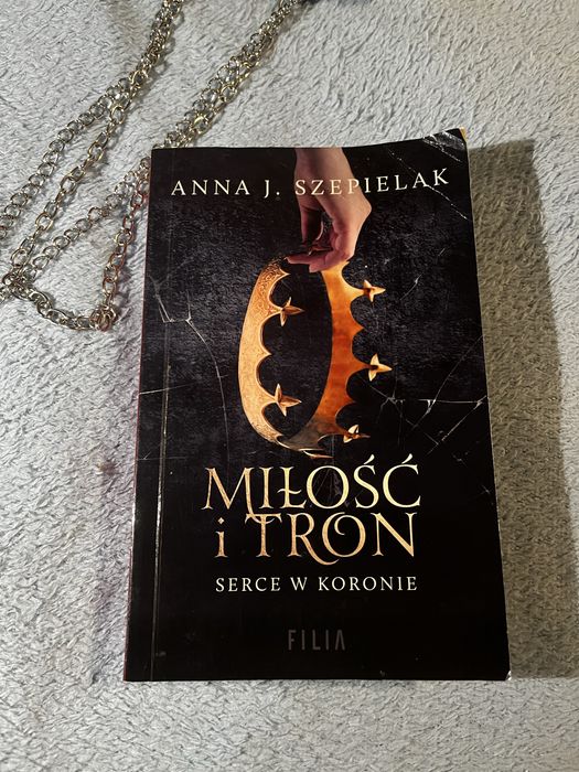 Książka „Miłość i tron”