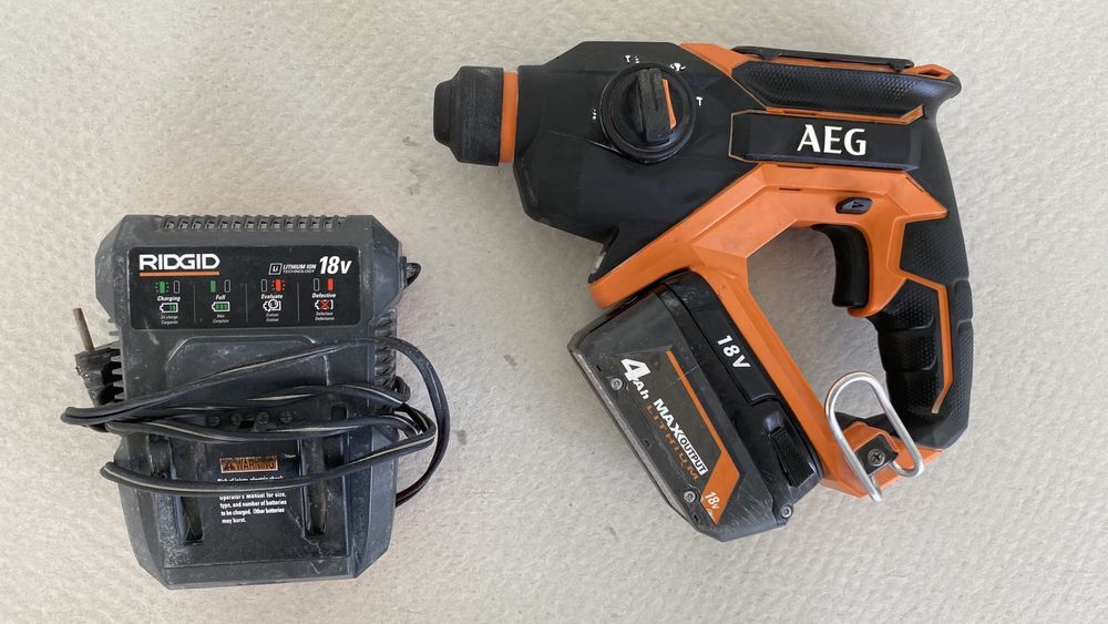 AEG BBH18C-0 перфоратор 3-режими, акк Ridgid 4Ah MaxOutput, зарядка