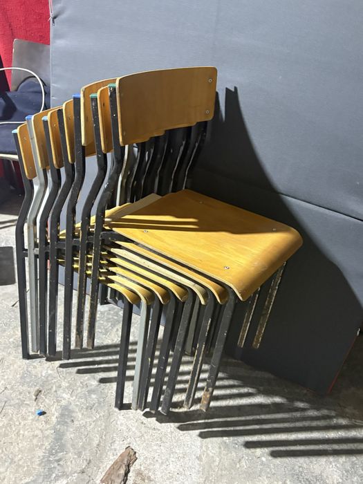 Krzeselka szkolne metalowe- drewniane