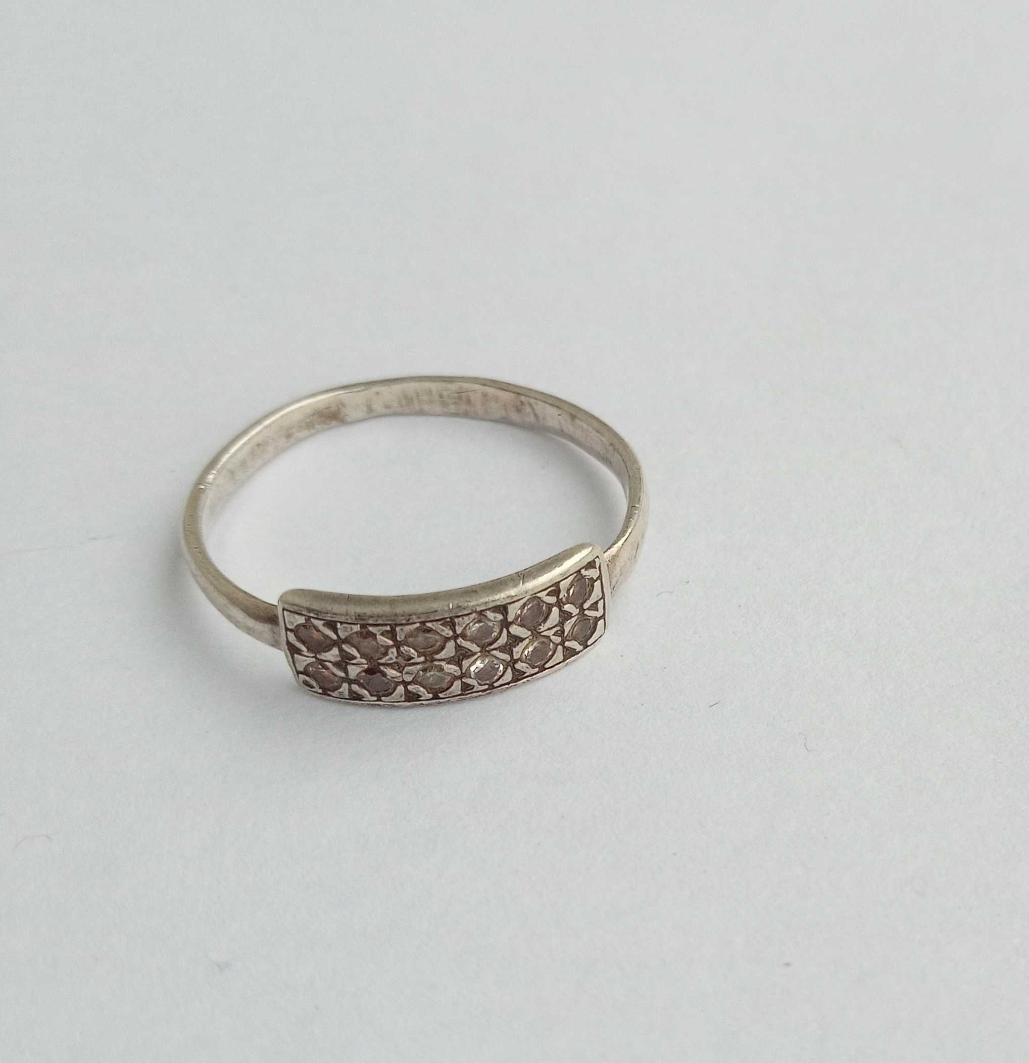 Кольцо колечко срібло 925 проба, білі камінчики, Розмір 17, вінтаж
