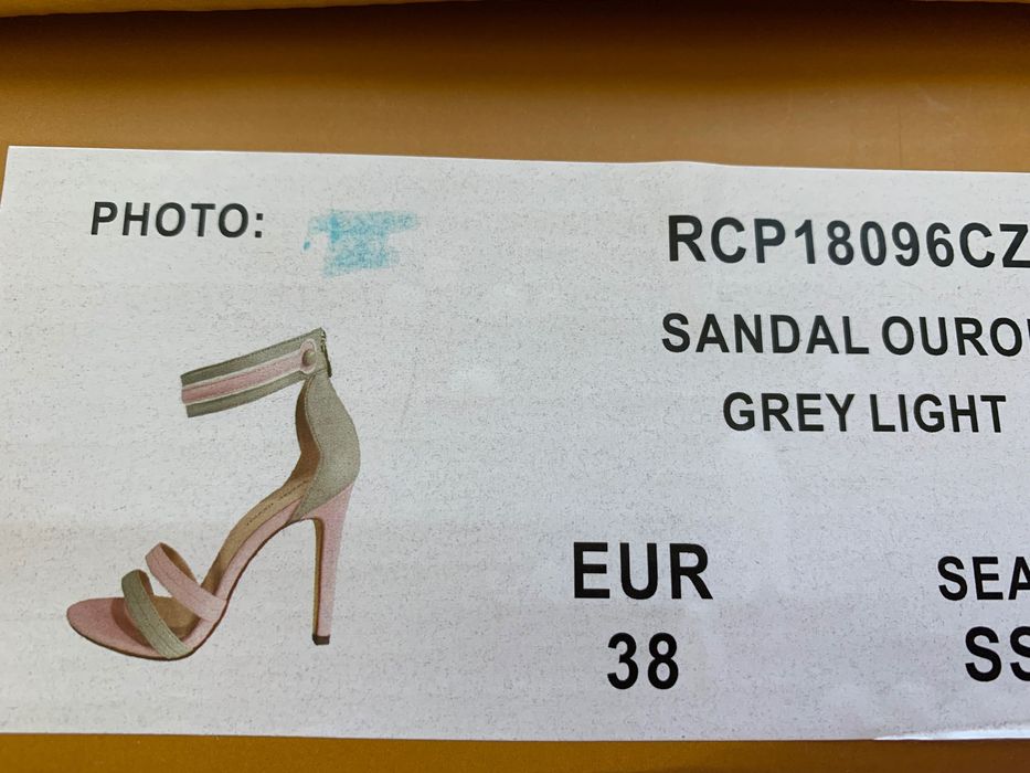 Продаю новые босоножки Silvian Heach