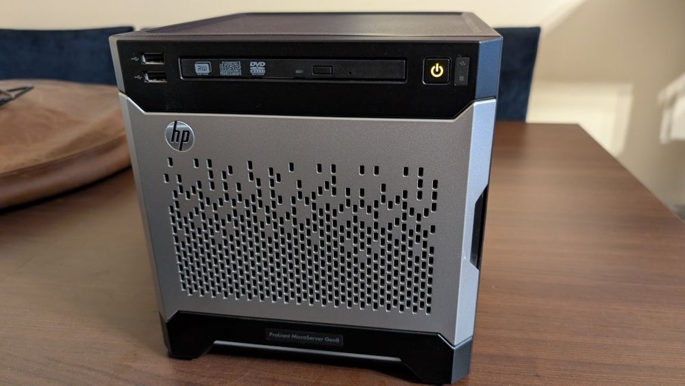 HP Proliant MicroServer Gen8, Xeon E3-1265L V2, 12GB RAM, 4x2TB HDD