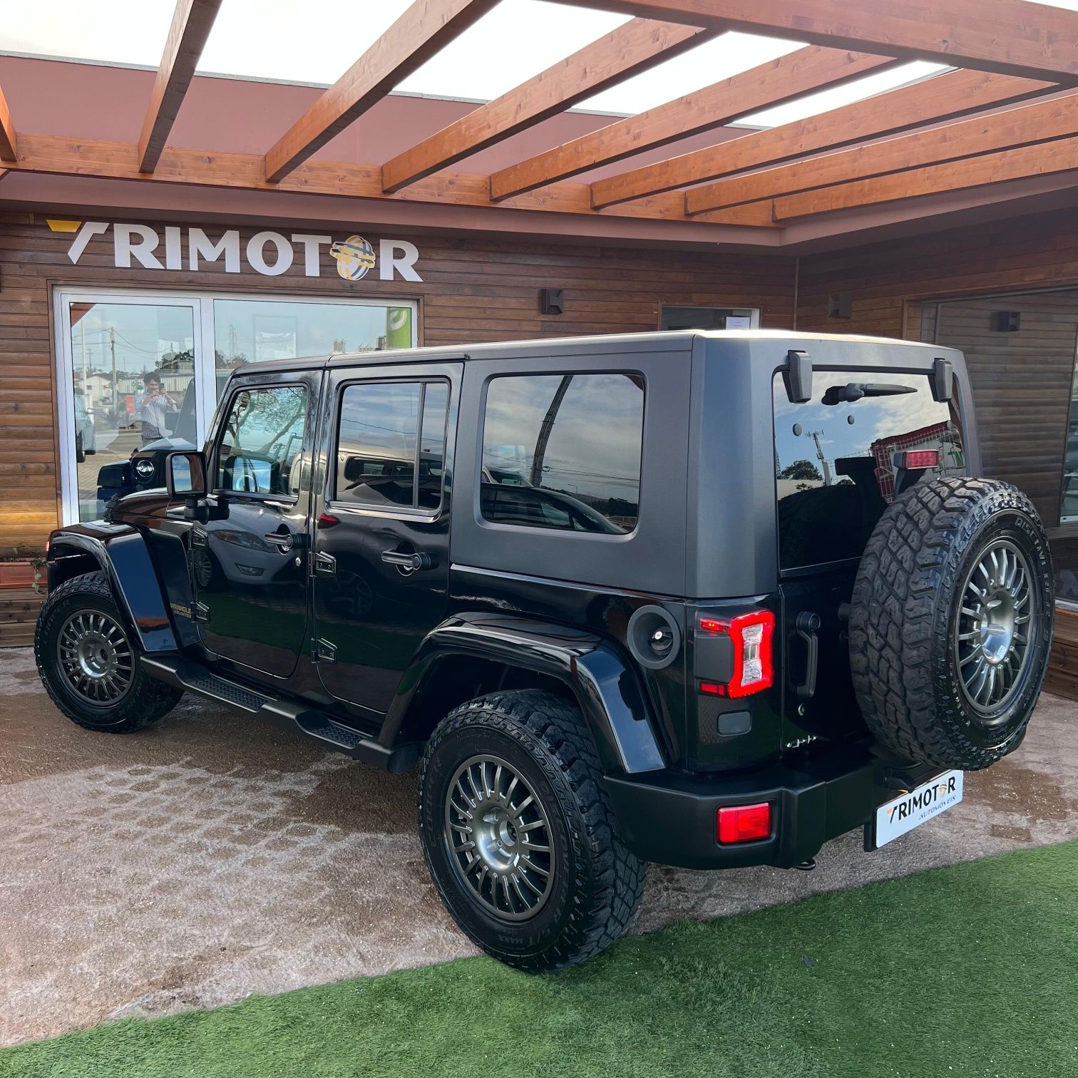 Vendo Jeep Wrangler Unlimited 2.8 crd Sahara