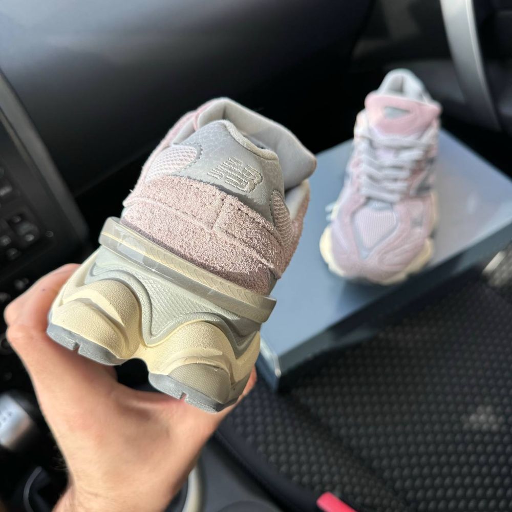 Жіночі кросівки нюбеланс рожеві New Balance 9060 pink замша 36-41