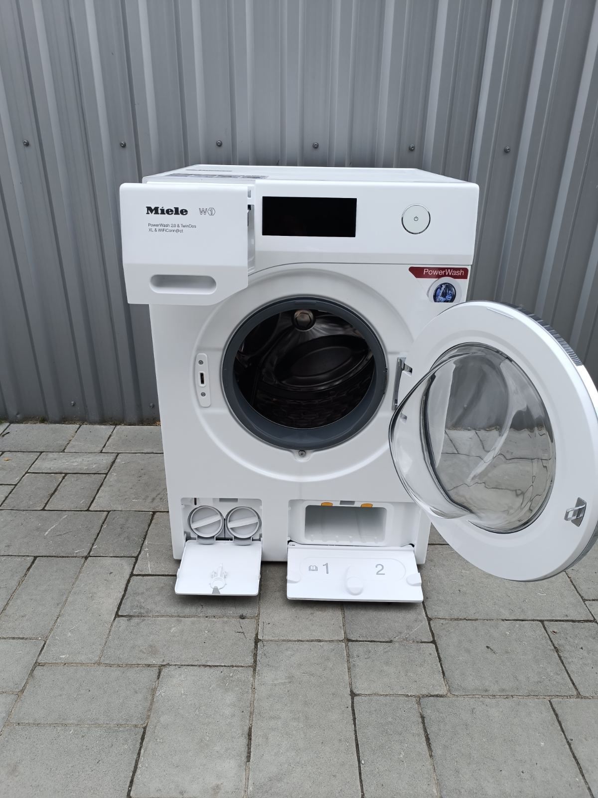 Крута пральна машина Miele WCR870