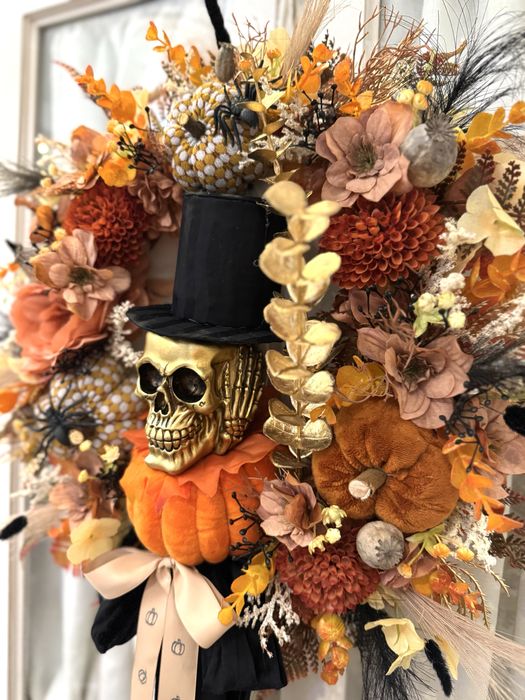 Wianek Halloween czaszka zlota i cylinder