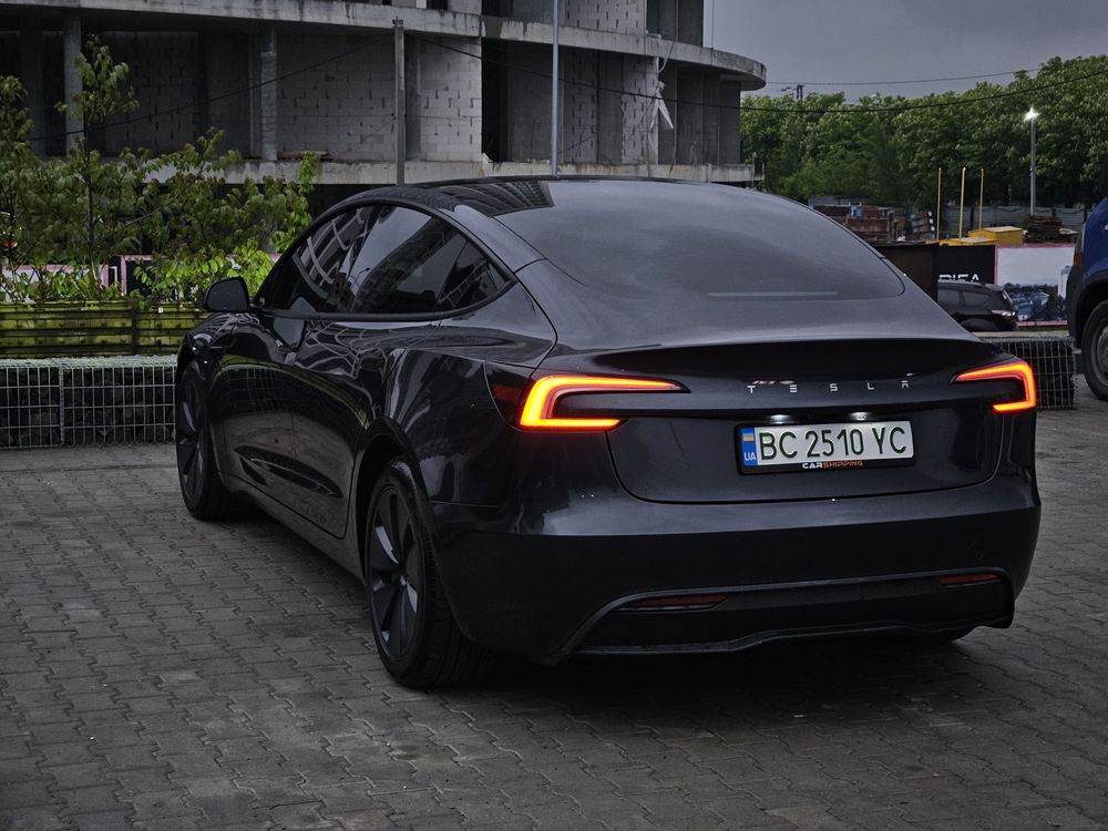 Tesla Model 3 2024