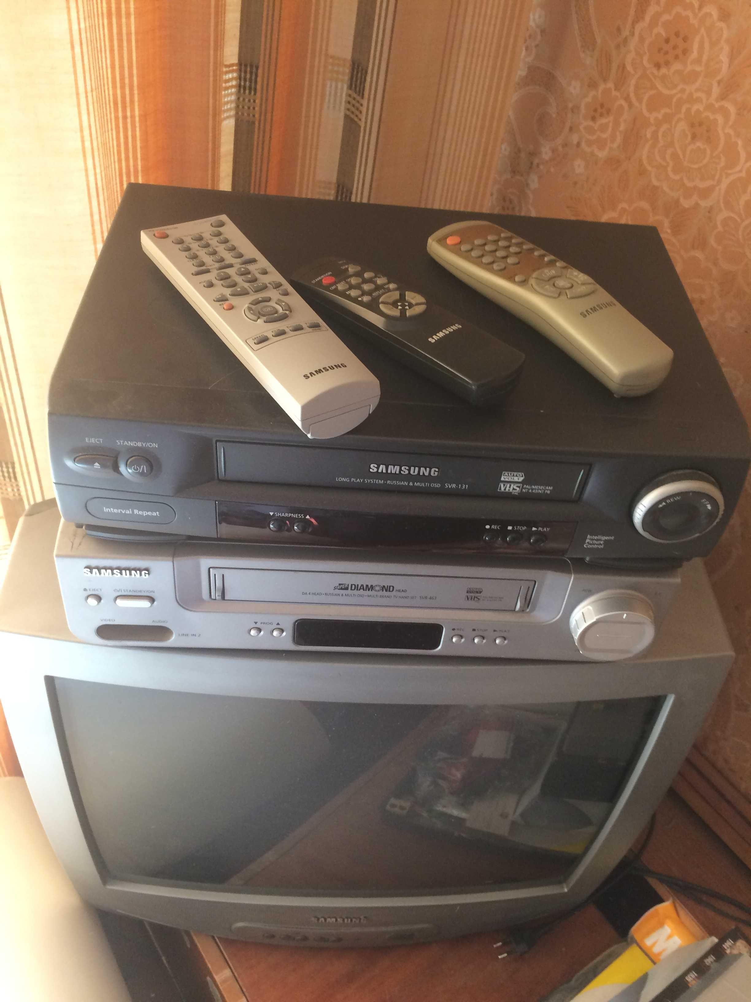 ТВ и Видеомаг Самсунг д 52см с пульт и набором видеокассет в отл сост