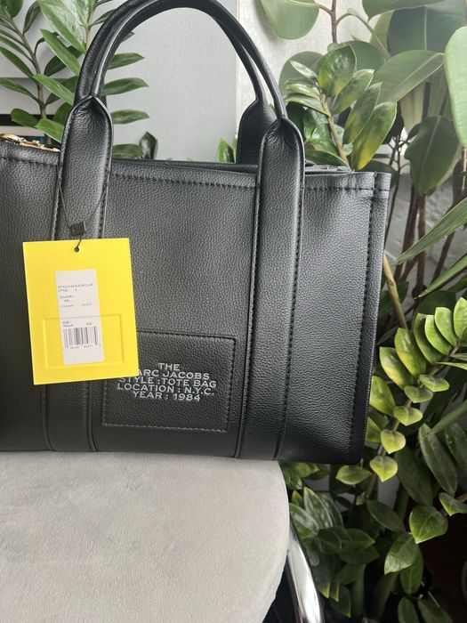 Сумка шкіряна  від Marc Jacobs.