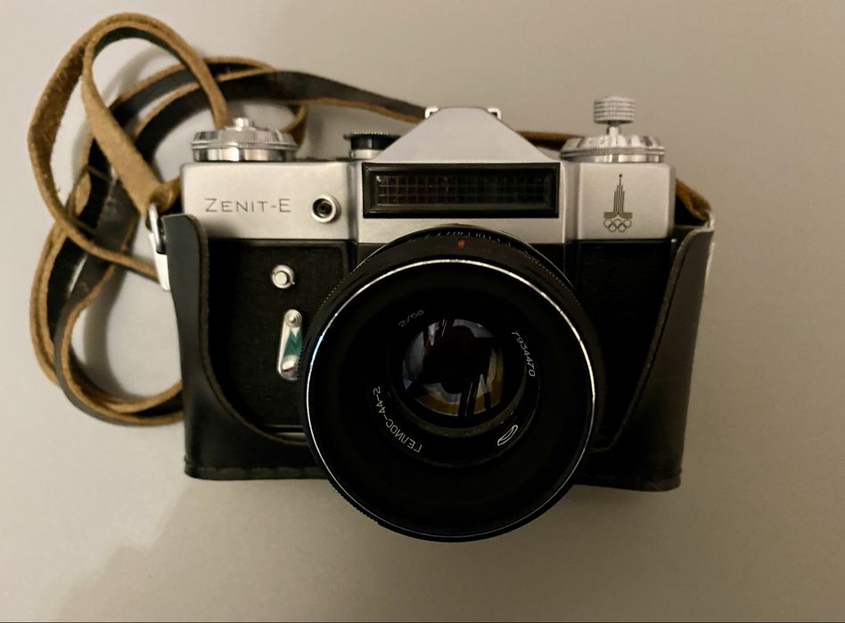 Aparat fotograficzny Zenit E z oznaczeniem "Moskwa '80"