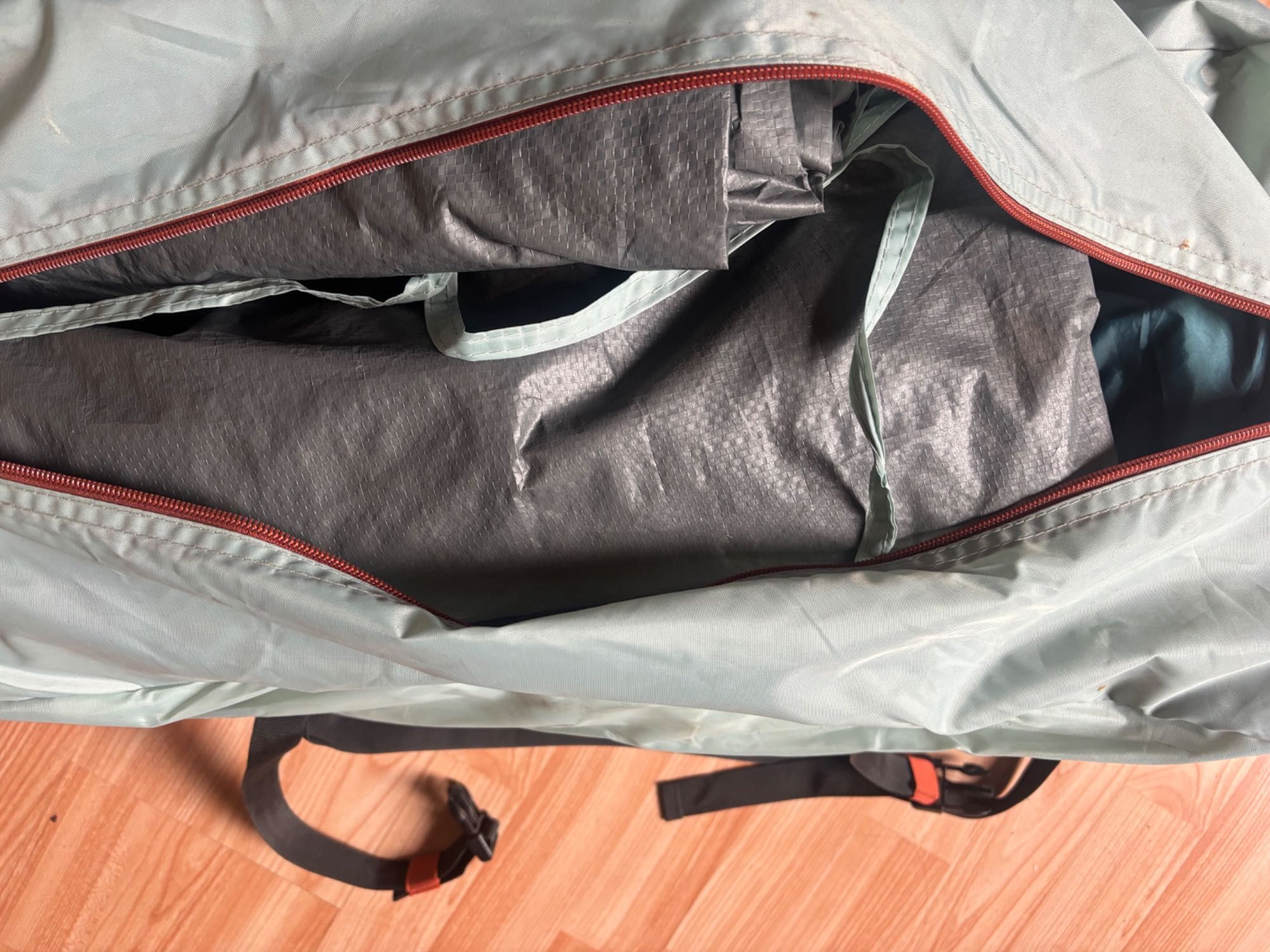 Sprzedam dwa namioty Quechua 4.2 Family i Quechua 6.2 Family
