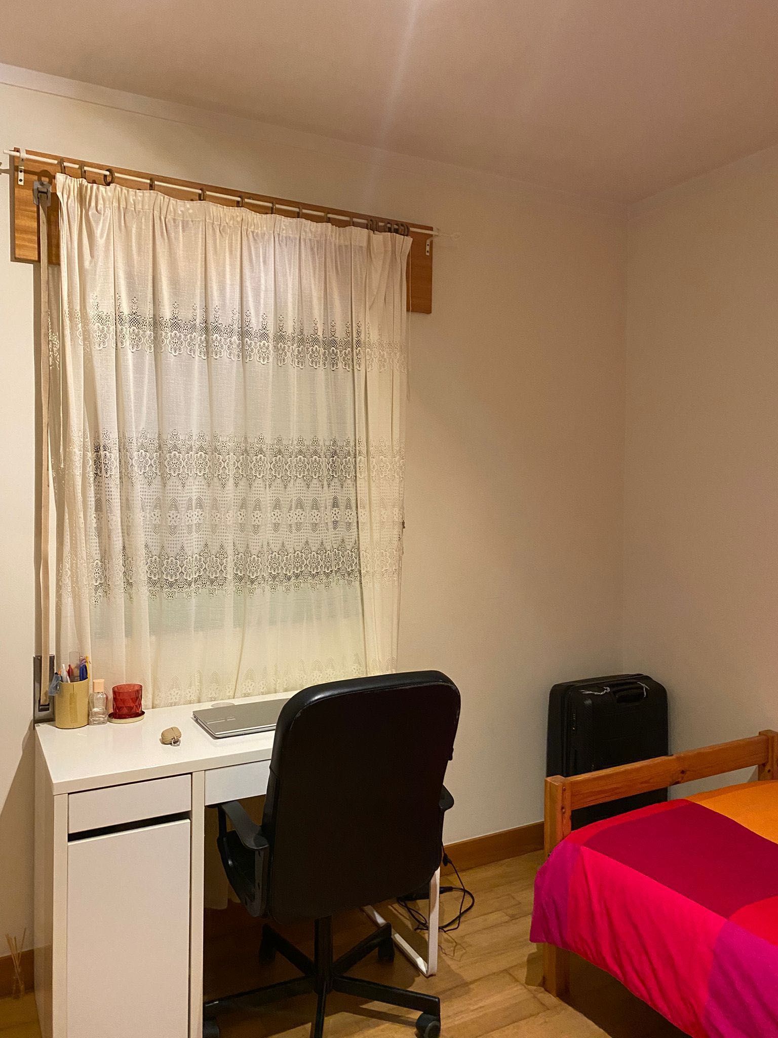 Aluga-se Quarto em frente ao ISCAP e a 10 min do Hospital São João