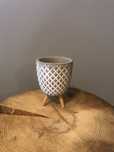 Doniczka na drewnianych nogach 9 cm
