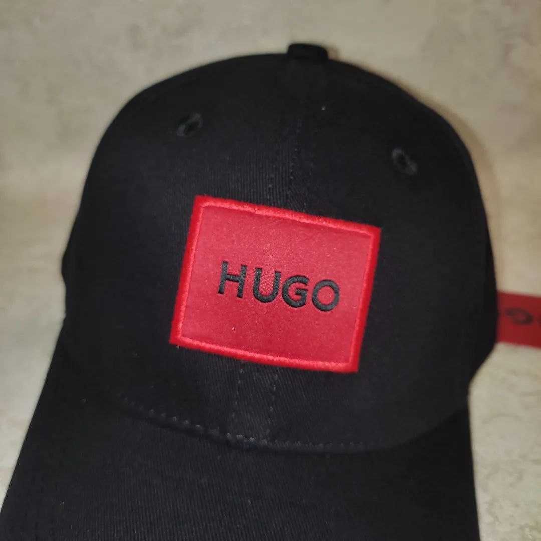 Бавовняна кепка HUGO BOSS з червоним логотипом