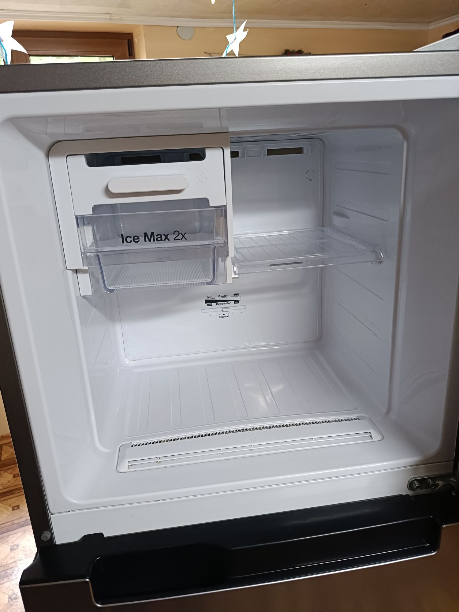 Невеликий холодильник Samsung RT25FARADSA RT25FARADSA